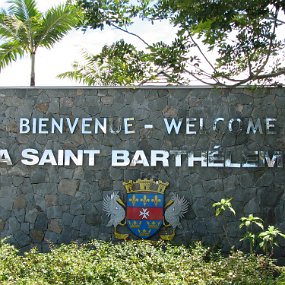 IMG_0111 Welcome sign at harbor