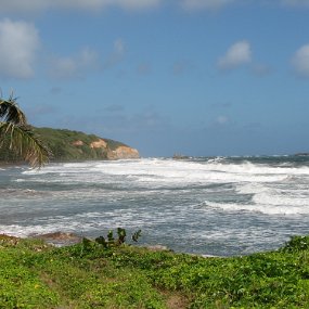 IMG_0827 Crashing waves just around the corner from the airport