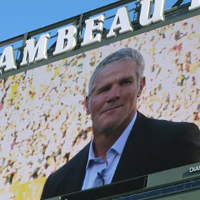 IMG_1248 Favre arrives on the field