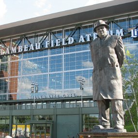 IMG_1230 Updated front entrance to Lambeau
