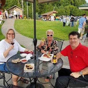 2017-07-01 19.37.39 Drinks and appetizers while we wait to be seated for dinner